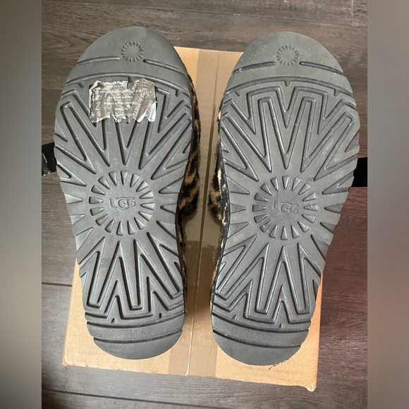 Ugg Fluffita Sandal - Picture 7 of 7